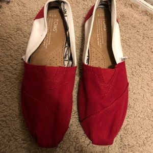 [TOMS] Red White Slip on